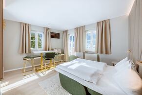 Crystls Aparthotel