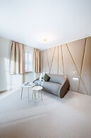 Crystls Aparthotel