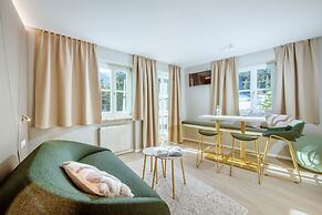 Crystls Aparthotel