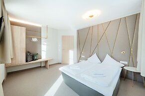 Crystls Aparthotel