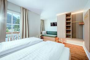 Crystls Aparthotel