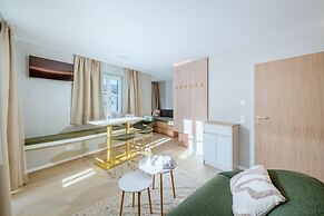 Crystls Aparthotel