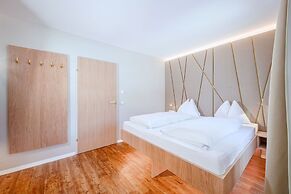 Crystls Aparthotel