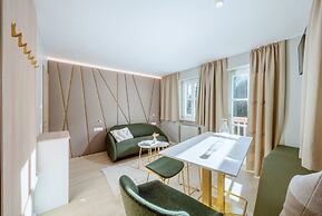 Crystls Aparthotel