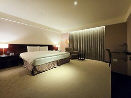 CHECK Inn Taichung LaiLai