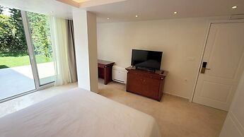 Theoxenia House Hotel