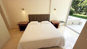 Theoxenia House Hotel