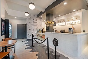 Hotel Flor Tampa Downtown, Tapestry Collection by Hilton