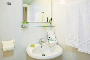 Xenios Port Marina Hotel