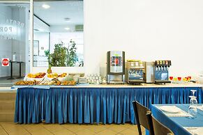 Xenios Port Marina Hotel