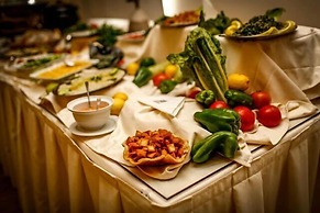 Montreal Hotel - Al Shobak
