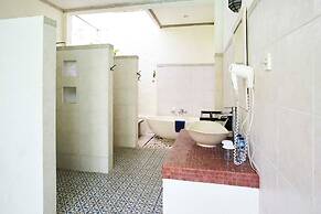 Artemis Villa and Hotel