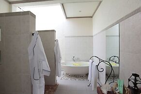 Artemis Villa and Hotel