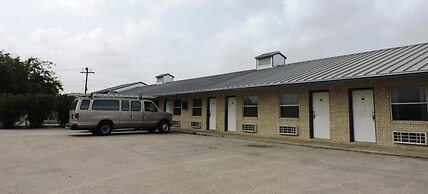 Riata Inn Crystal City