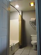 Riata Inn Crystal City