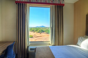 Holiday Inn Express Hotel & Suites Phoenix North Scottsdale by IHG