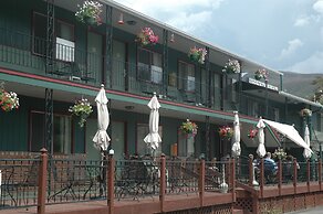 Western Riviera Lakeside Lodging