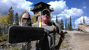 Western Riviera Lakeside Lodging