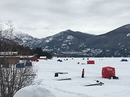 Western Riviera Lakeside Lodging