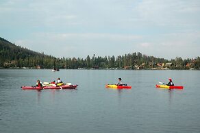 Western Riviera Lakeside Lodging