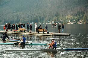 Western Riviera Lakeside Lodging