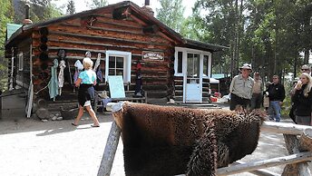 Western Riviera Lakeside Lodging