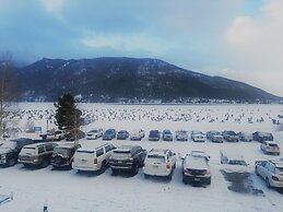 Western Riviera Lakeside Lodging