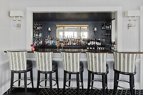 Cape Arundel Inn - Club House