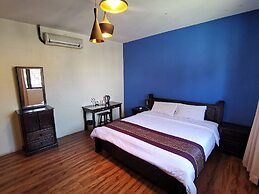 8 Boutique By The Sea