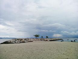 8 Boutique By The Sea