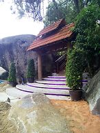 8 Boutique By The Sea