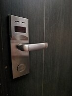 8 Boutique By The Sea