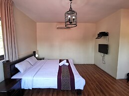 8 Boutique By The Sea