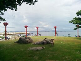 8 Boutique By The Sea