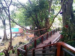 8 Boutique By The Sea