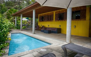 Pagua Bay House Oceanfront Cabanas