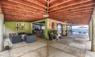 Pagua Bay House Oceanfront Cabanas