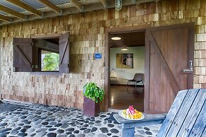 Pagua Bay House Oceanfront Cabanas