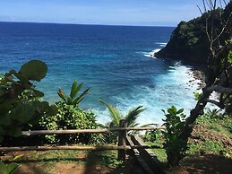 Pagua Bay House Oceanfront Cabanas