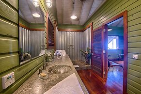 Pagua Bay House Oceanfront Cabanas