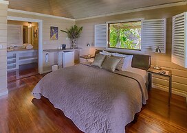 Pagua Bay House Oceanfront Cabanas