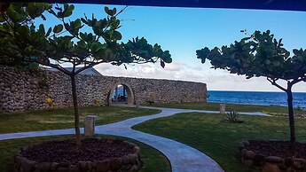 Pagua Bay House Oceanfront Cabanas