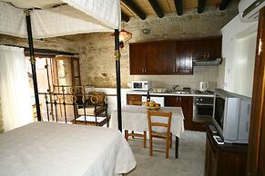 Leonidas Village Houses