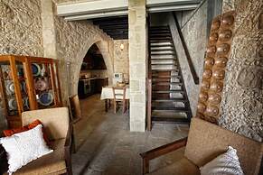 Leonidas Village Houses