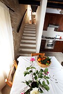 Leonidas Village Houses