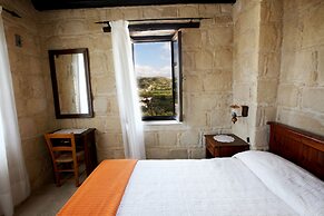 Leonidas Village Houses