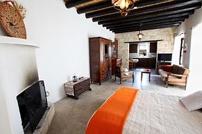 Leonidas Village Houses