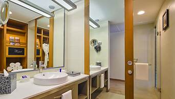 Vivanta Ahmedabad SG Highway