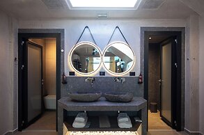Royal Hotel and Suites