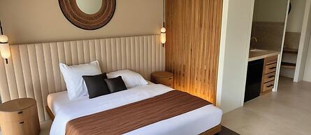 Royal Hotel and Suites
